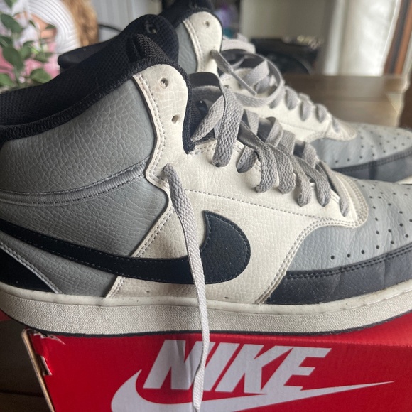 Men’s size 10.5 (10 1/2) Nike Court visions. - Picture 1 of 4